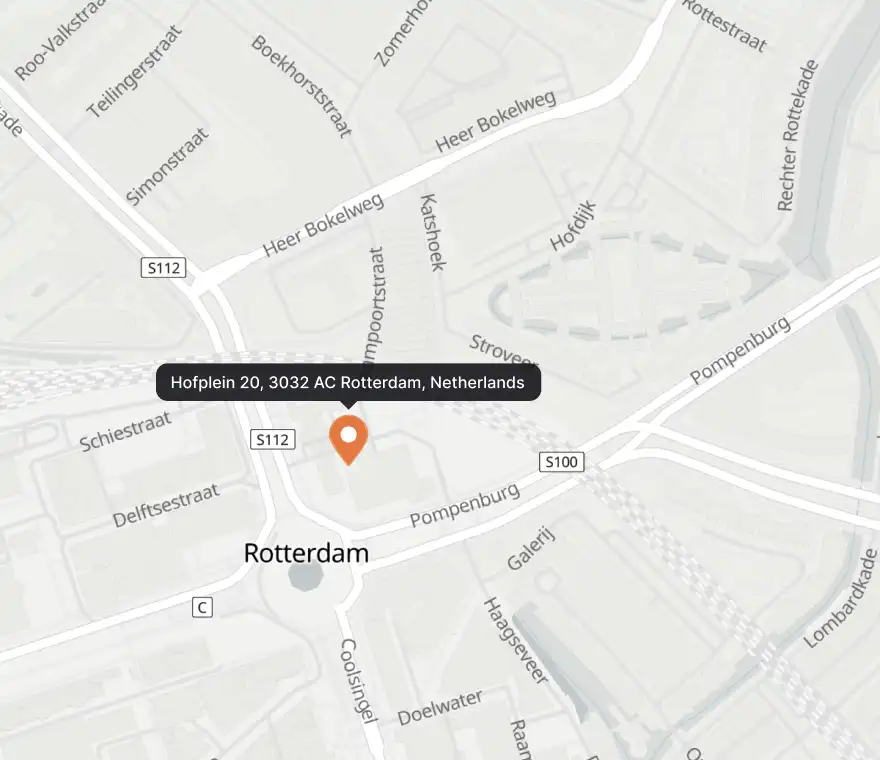 Kaart met een locatiepin op Hofplein 20, 3032 AC Rotterdam, Nederland. In de omgeving liggen belangrijke wegen zoals de Pompenburg en de Delftsestraat